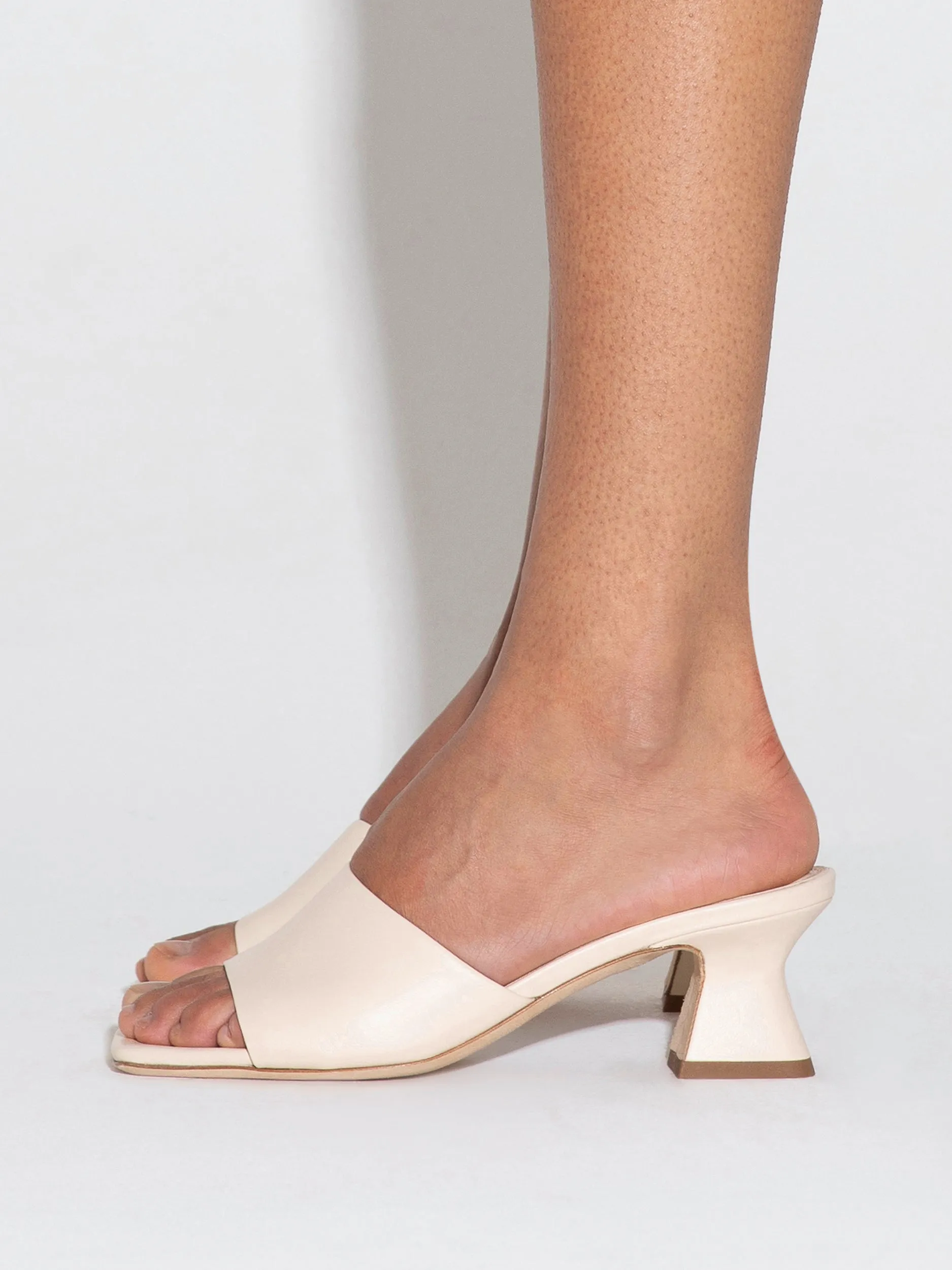 Ale Leather Mules