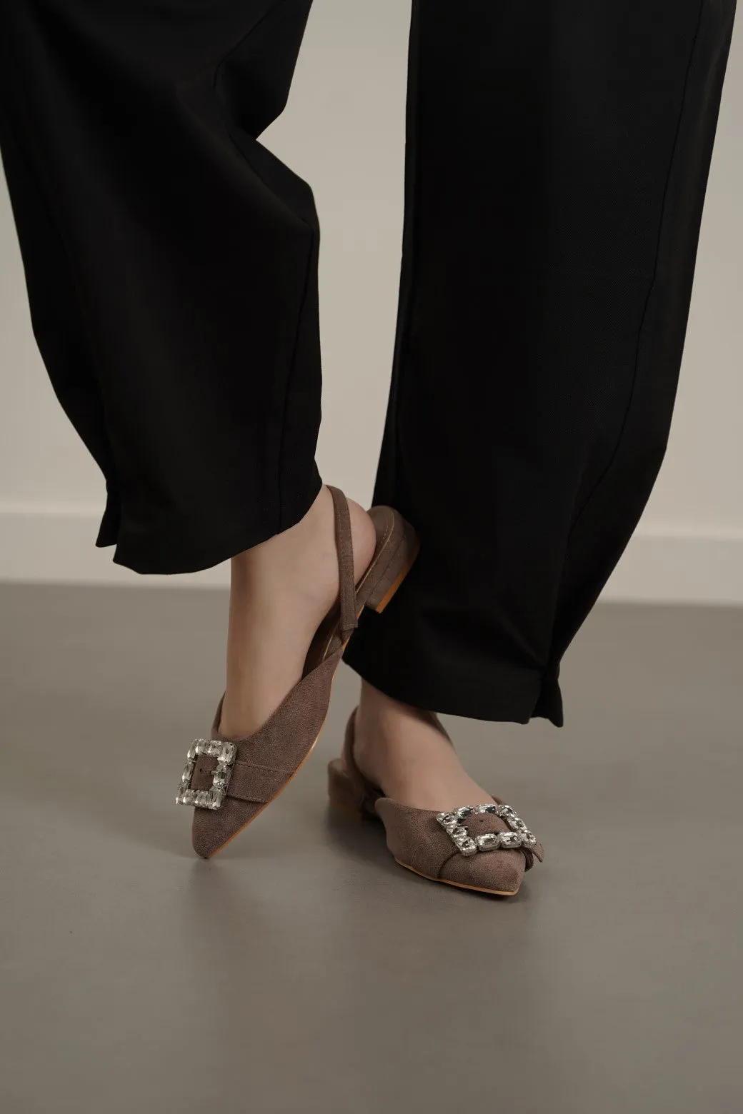 BROOCH SUEDE SLINGBACKS