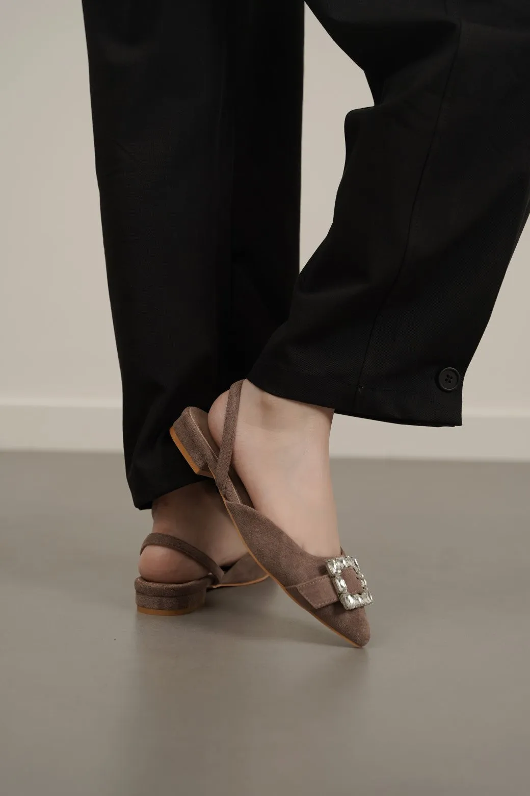 BROOCH SUEDE SLINGBACKS