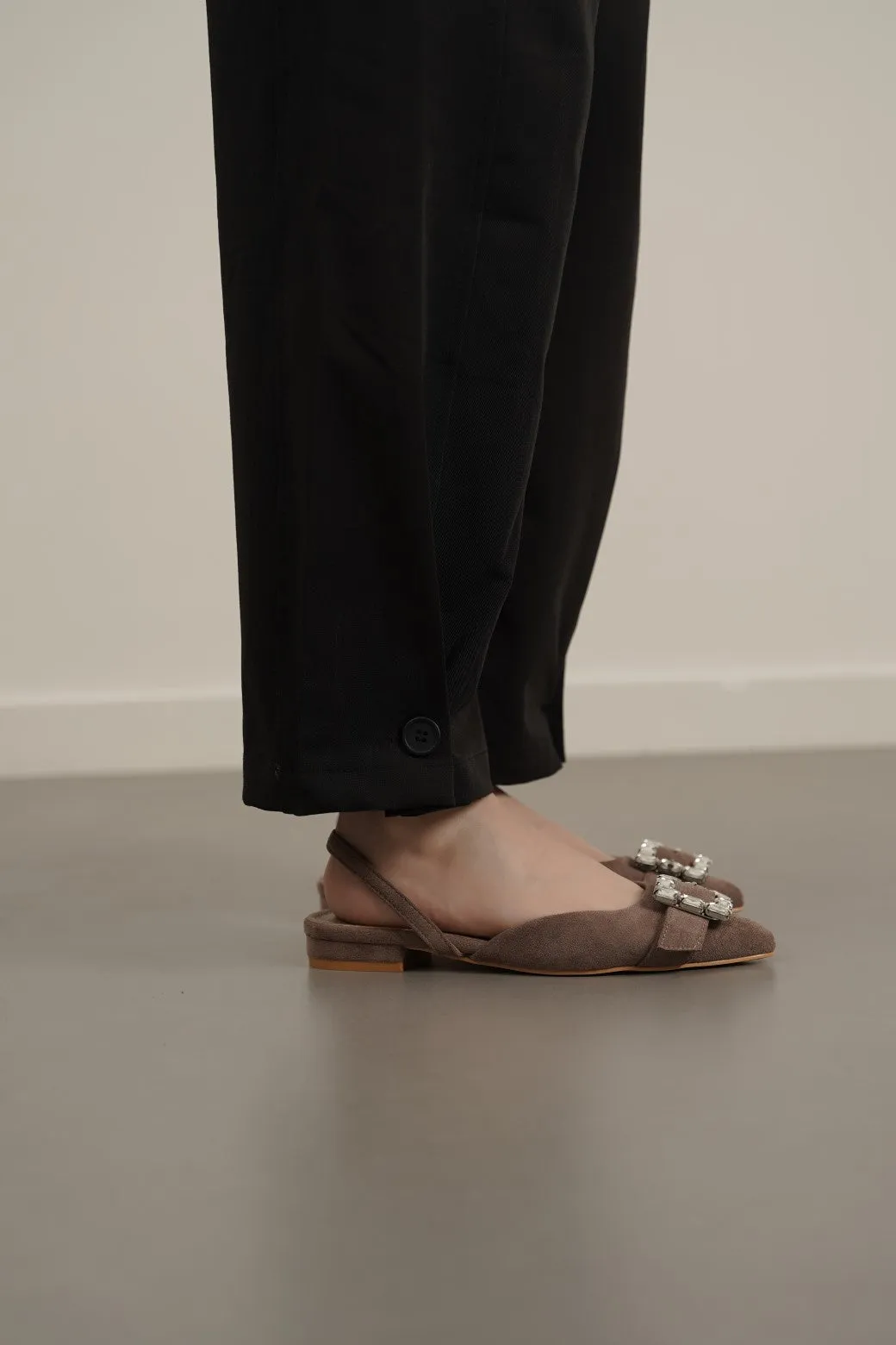 BROOCH SUEDE SLINGBACKS