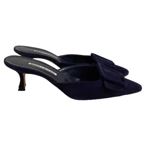 Manolo Blahnik Kitten Heel Mules in Navy Blue Suede Shoes_Manolo-Blahnik