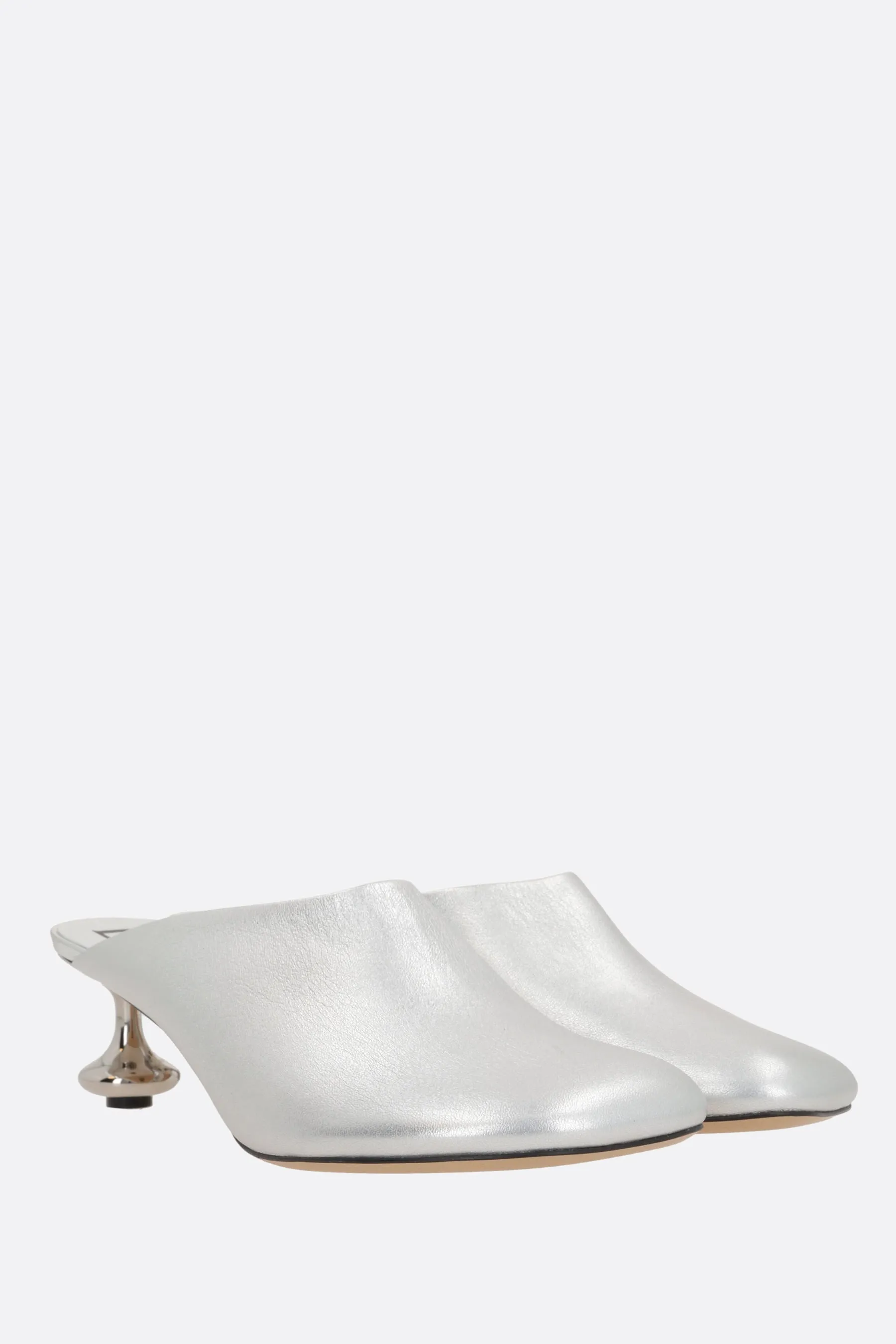 Toy mules in laminated nappa