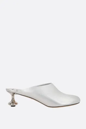 Toy mules in laminated nappa